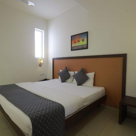 Ixora Suites Bangalore Buitenkant foto