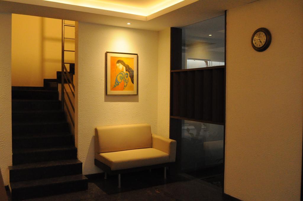 Ixora Suites Bangalore Buitenkant foto