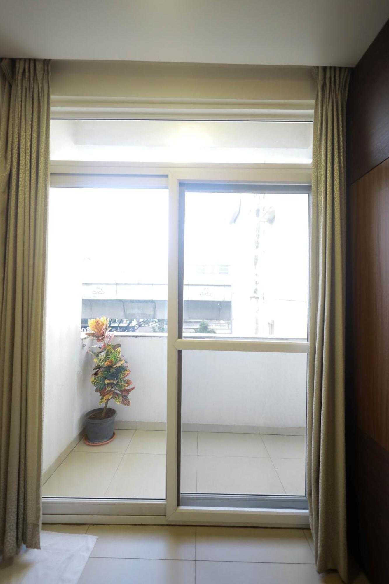 Ixora Suites Bangalore Buitenkant foto