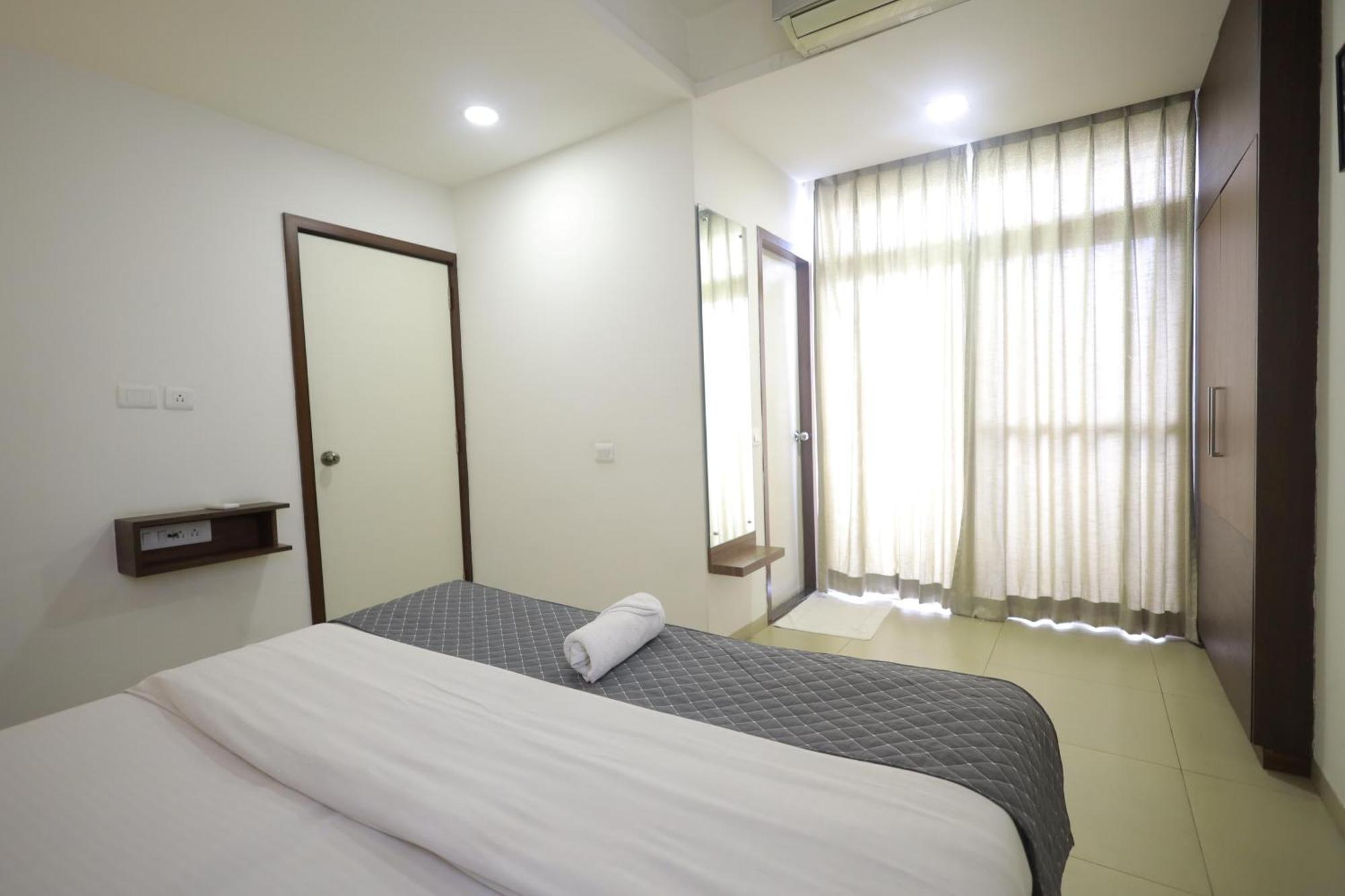 Ixora Suites Bangalore Buitenkant foto