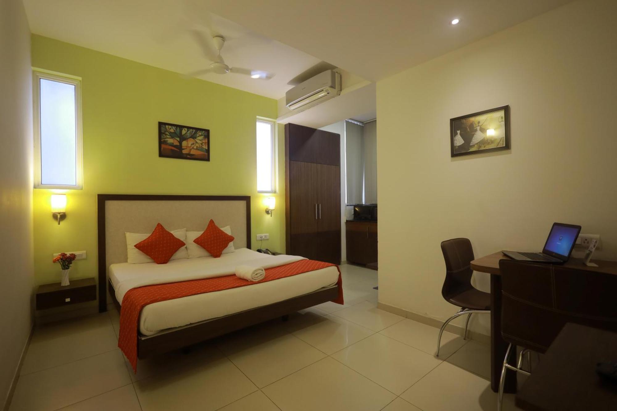 Ixora Suites Bangalore Buitenkant foto