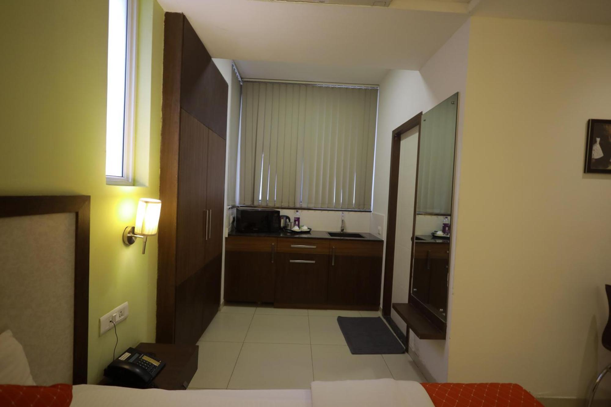 Ixora Suites Bangalore Buitenkant foto