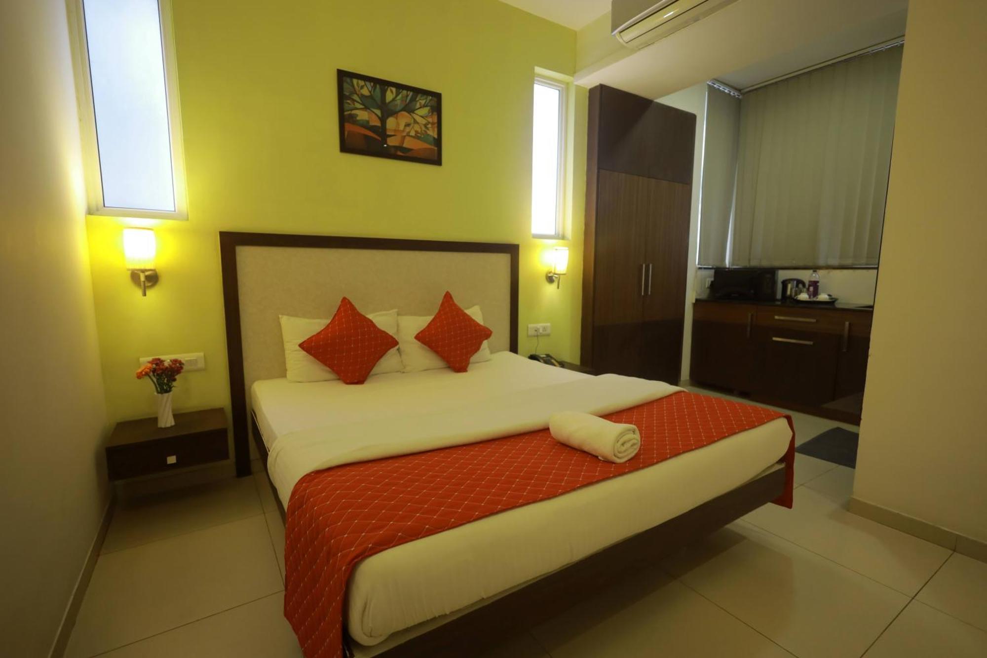 Ixora Suites Bangalore Buitenkant foto