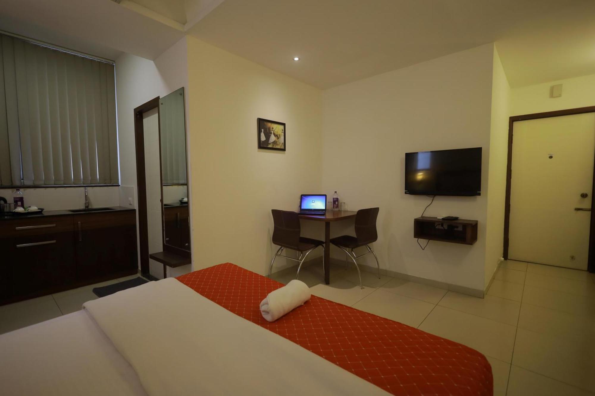 Ixora Suites Bangalore Buitenkant foto