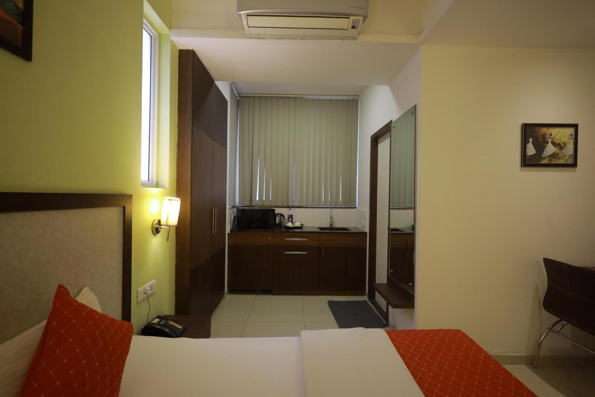 Ixora Suites Bangalore Buitenkant foto