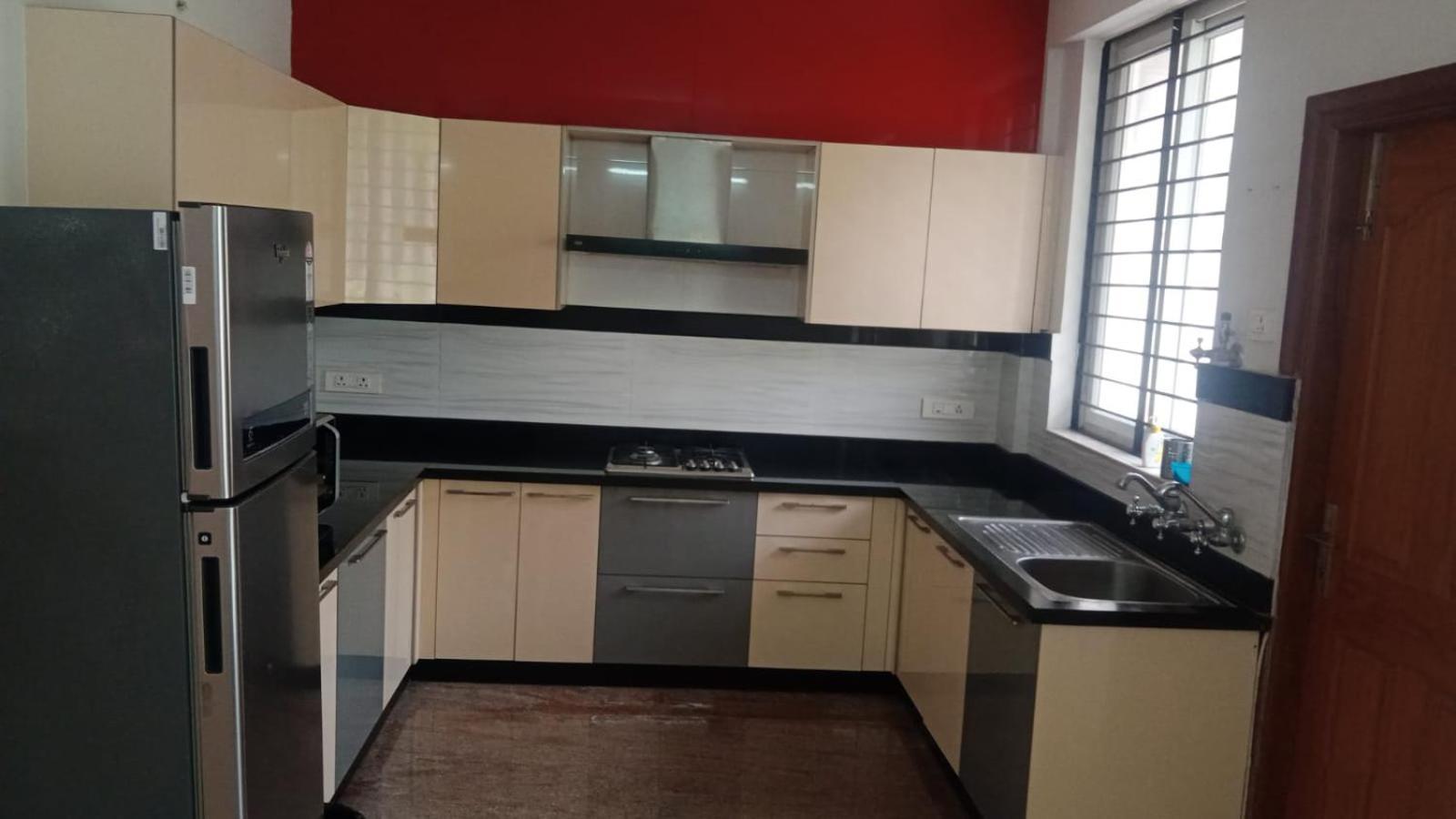 Ixora Suites Bangalore Buitenkant foto
