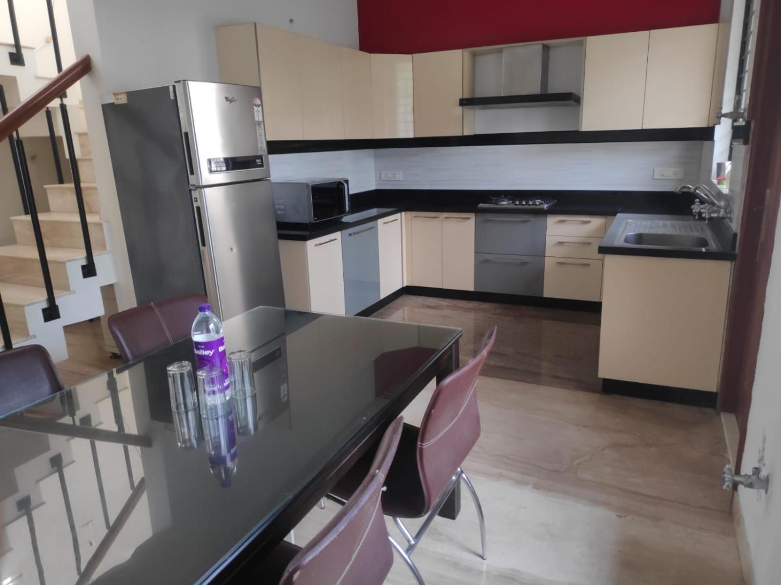 Ixora Suites Bangalore Buitenkant foto