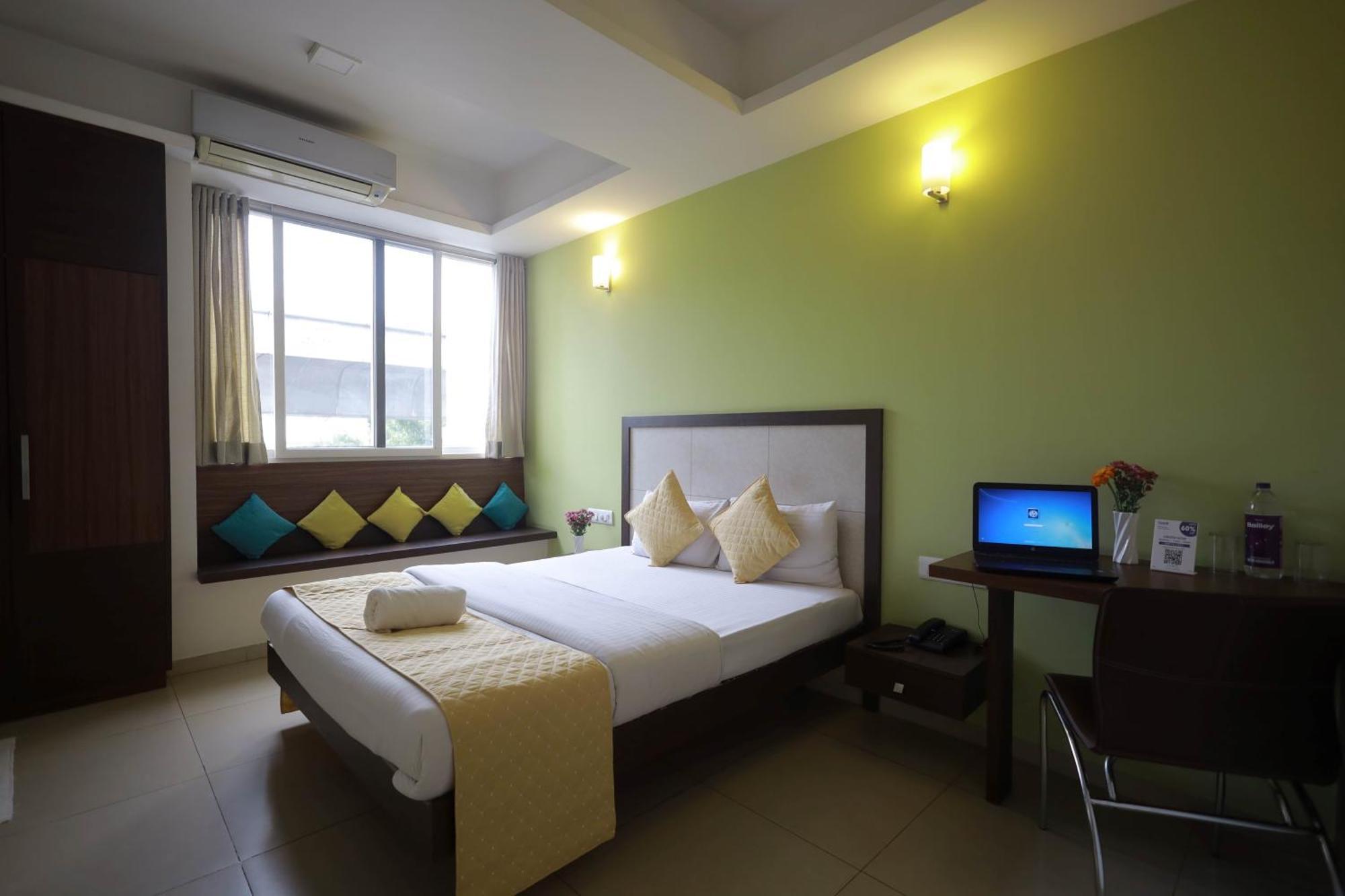 Ixora Suites Bangalore Buitenkant foto