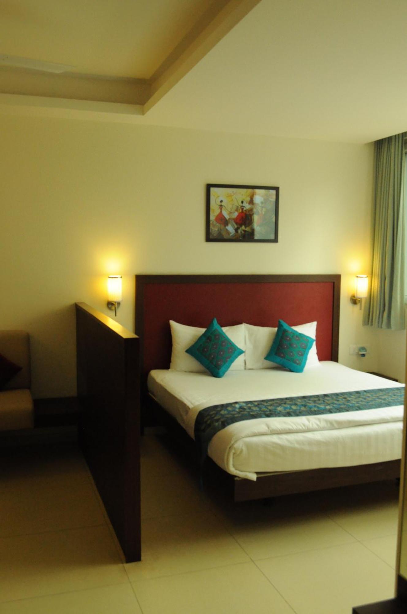 Ixora Suites Bangalore Buitenkant foto