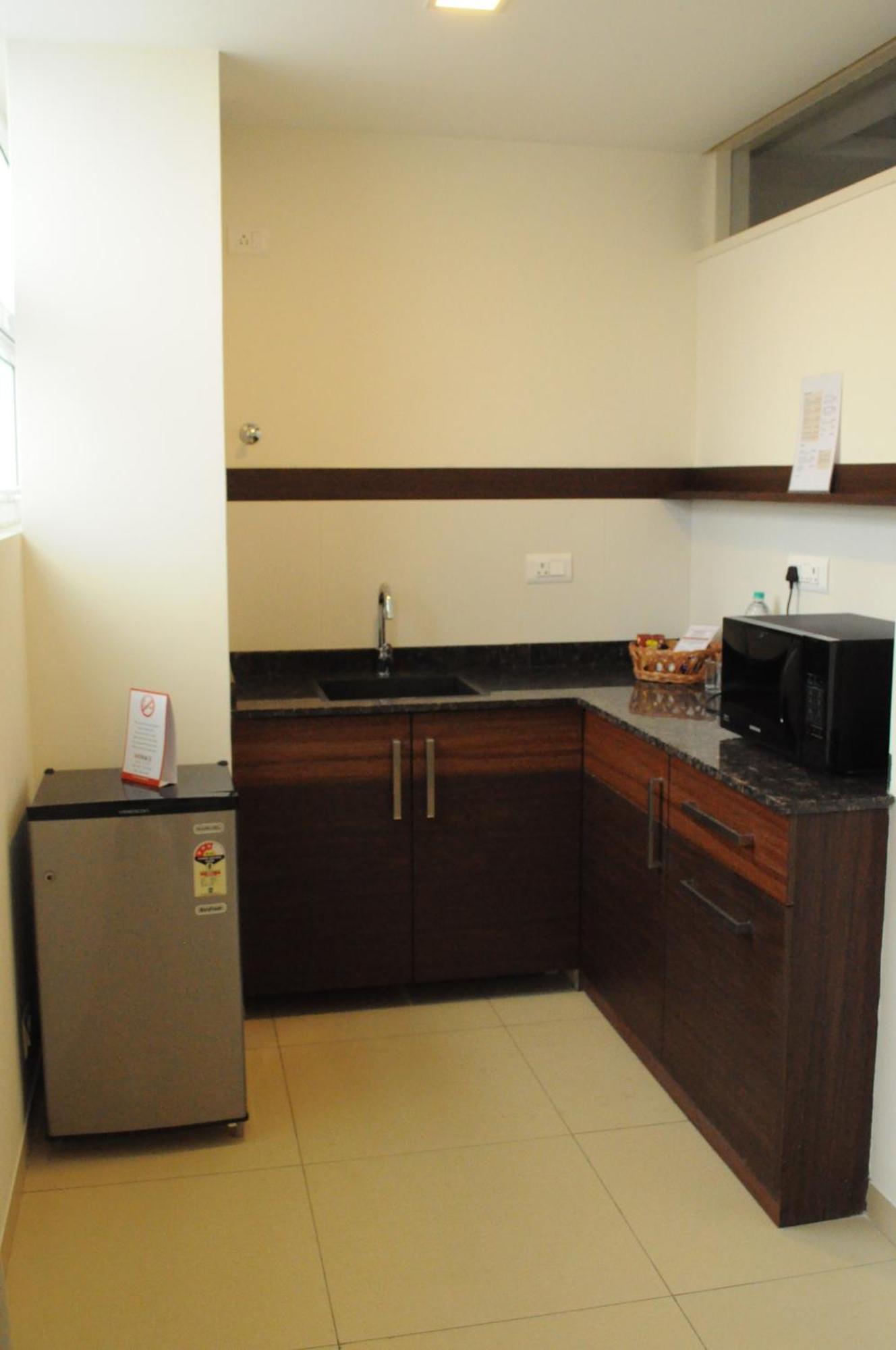 Ixora Suites Bangalore Buitenkant foto