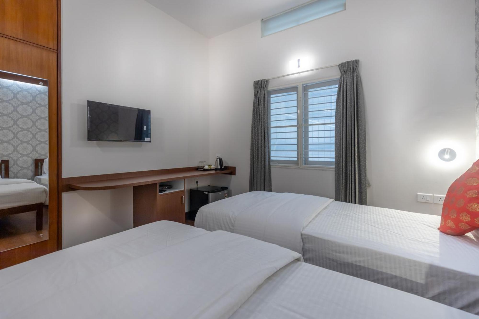 Ixora Suites Bangalore Buitenkant foto