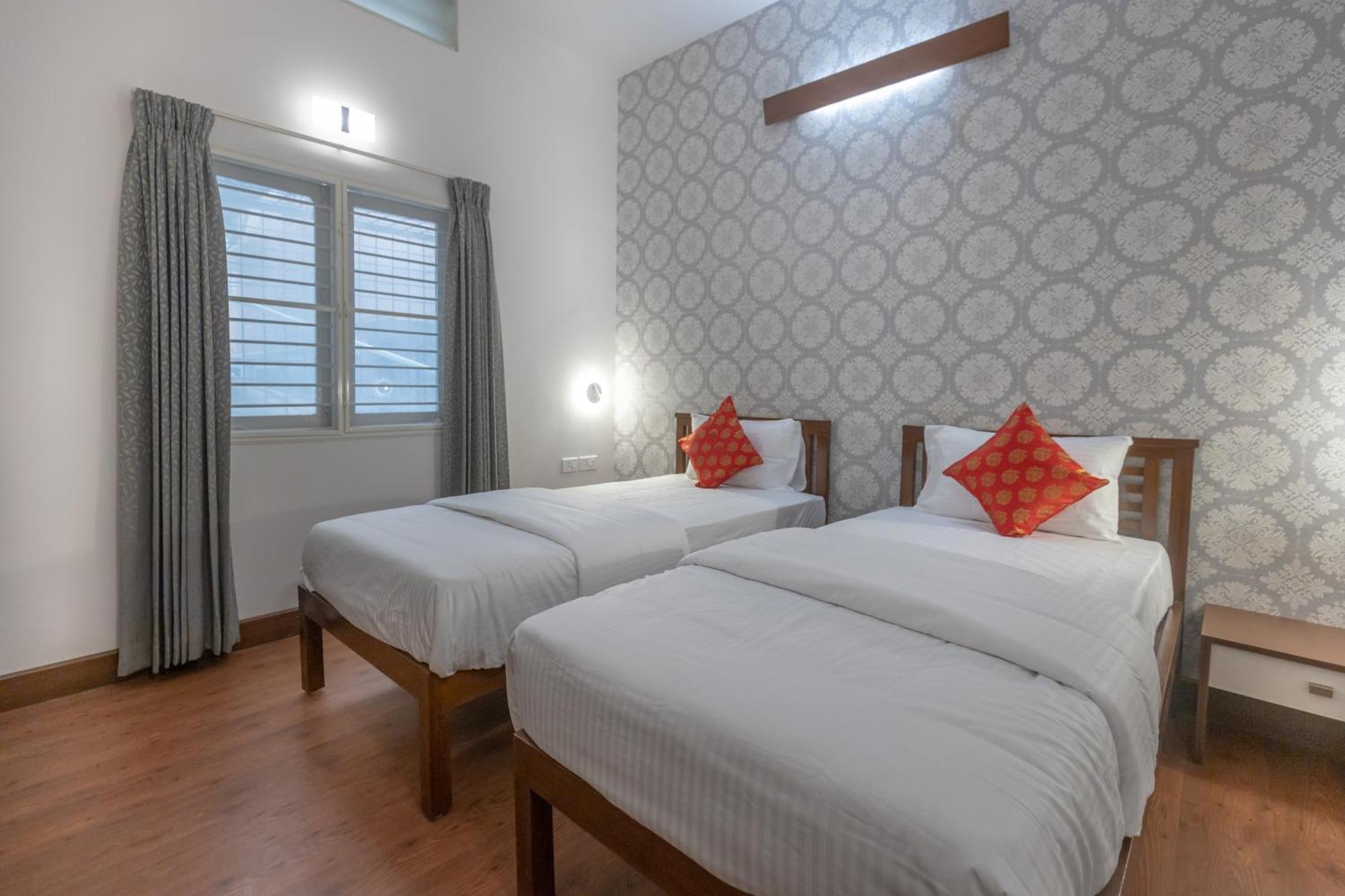 Ixora Suites Bangalore Buitenkant foto
