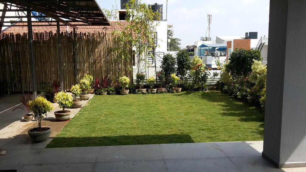 Ixora Suites Bangalore Buitenkant foto