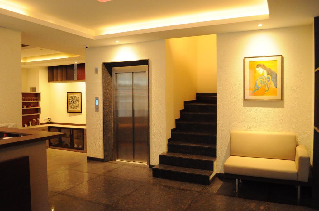 Ixora Suites Bangalore Buitenkant foto